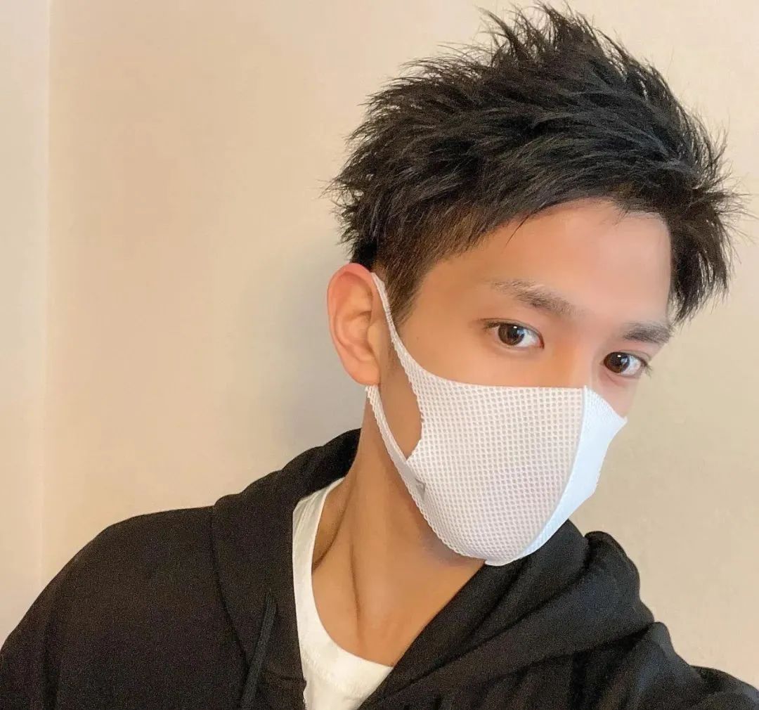 推特网红肌肉爸爸私教课卖五百约的都是男顾客，值吗？