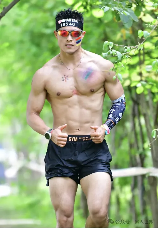 男湿透，我天这大腿能帮他洗吗？