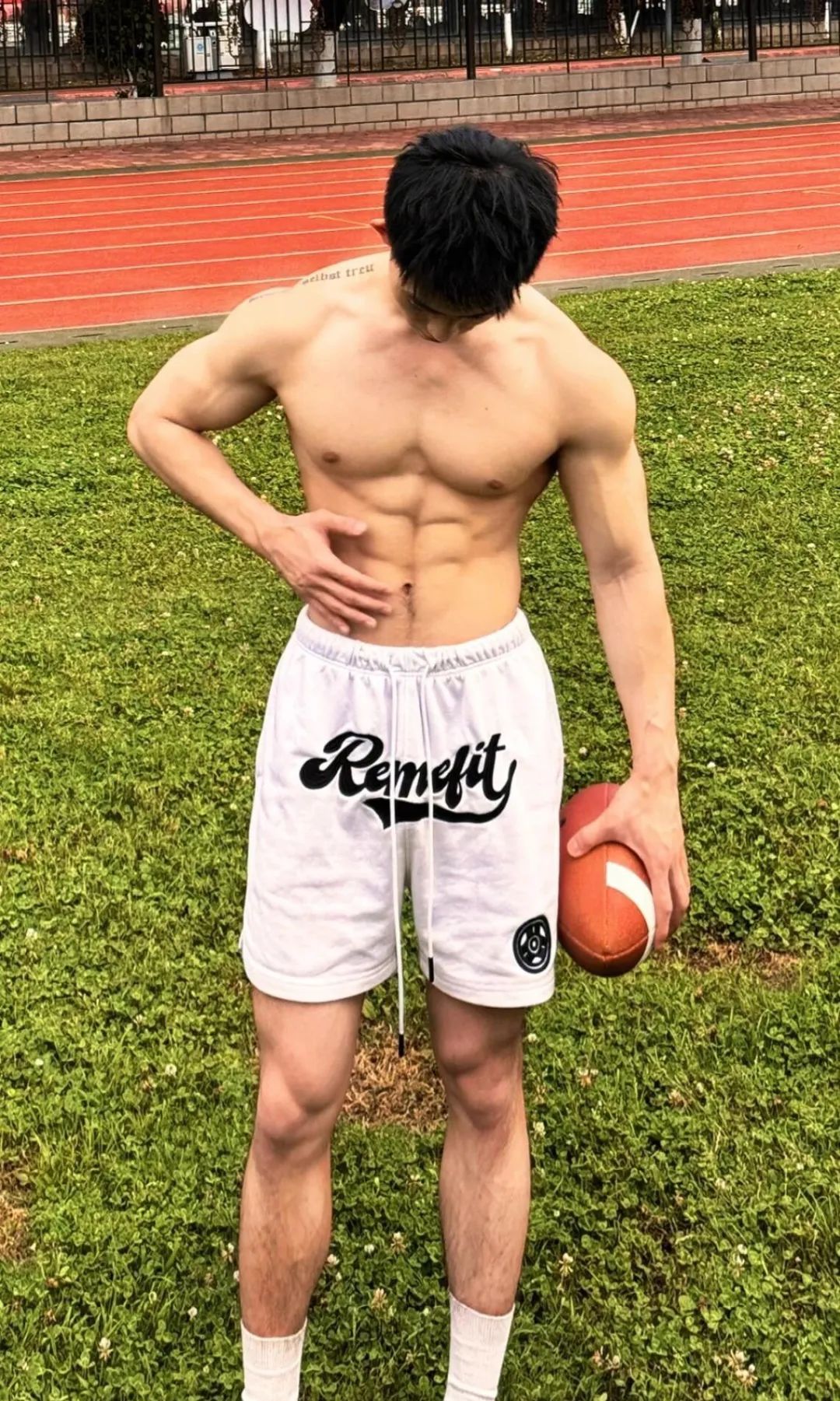 成都街头性感腹毛体育生，大肌男悬念拉满了！