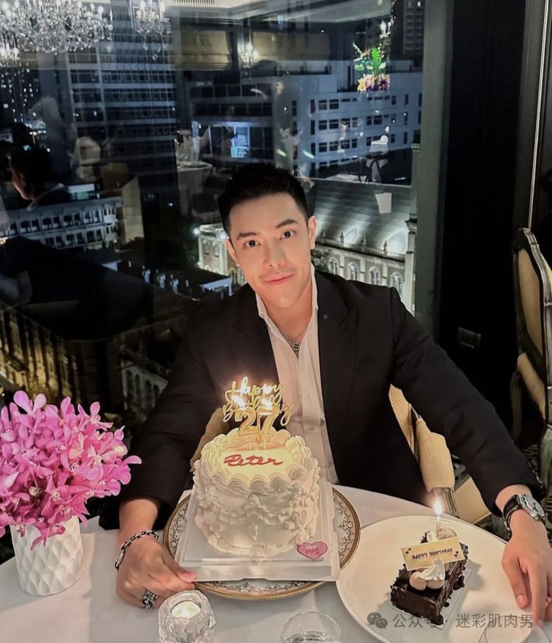 穿超短裤太垒运动男大实力藏不住啦，ig 上找金主！！