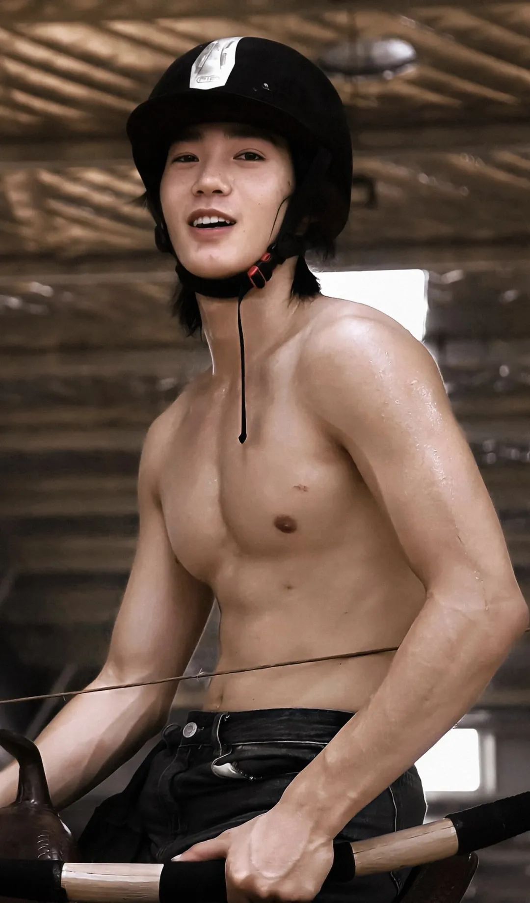 于是，塌房了！舔脚婆、男女通吃、双插头 Buff 叠满…