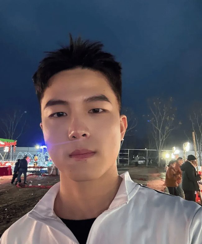185cm 无美颜的黑皮体育生帅弟弟！