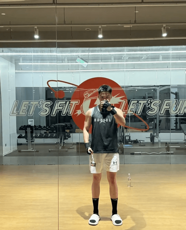 185cm 无美颜的黑皮体育生帅弟弟！