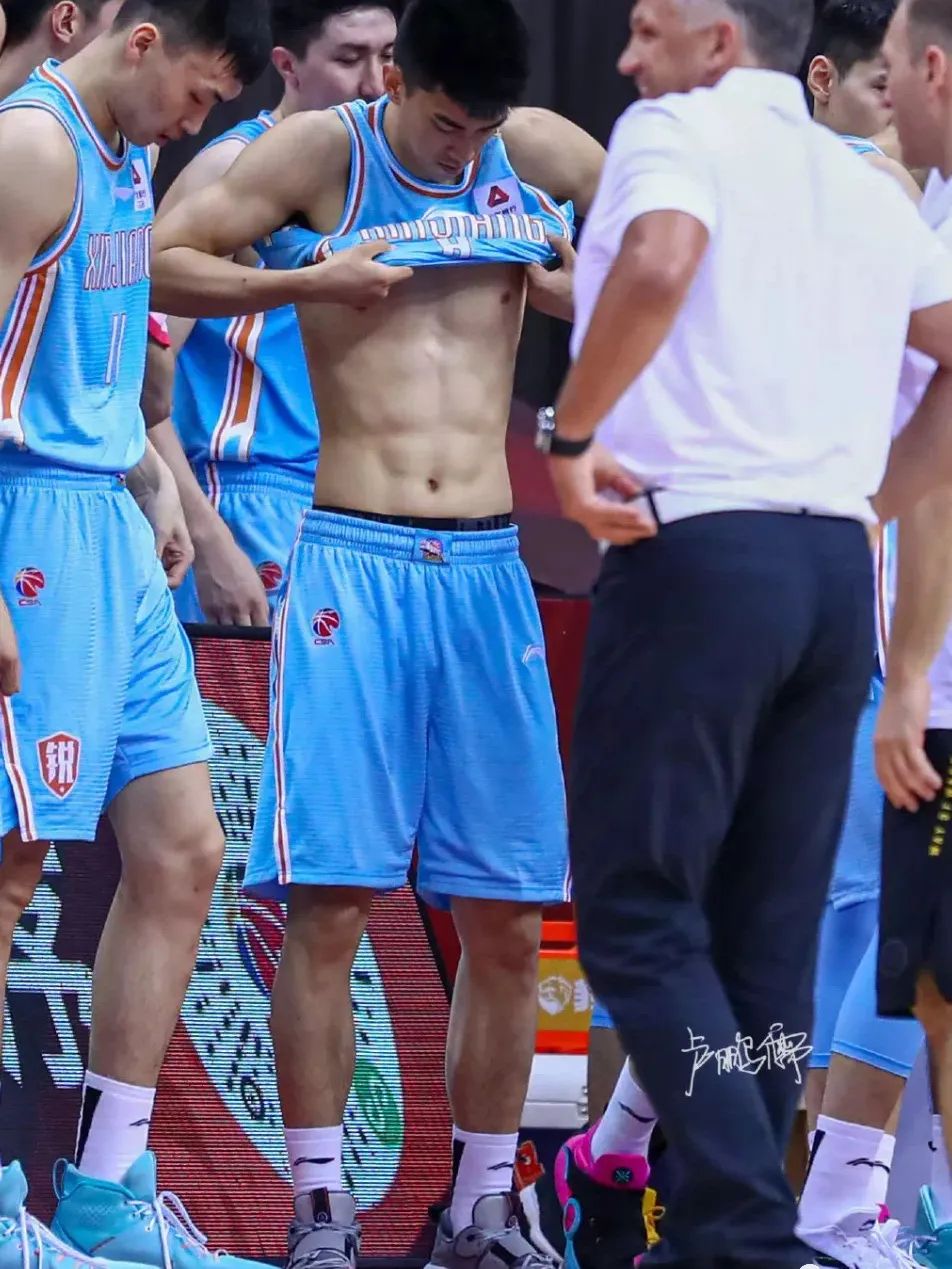 成群的 185CM 山东汉子夜爬山，大的让人流口水了！！