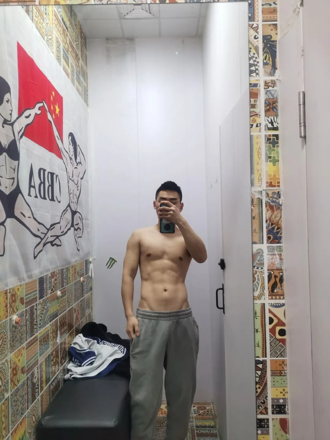扒到了体育生表弟的肌肉照，这也太好看了