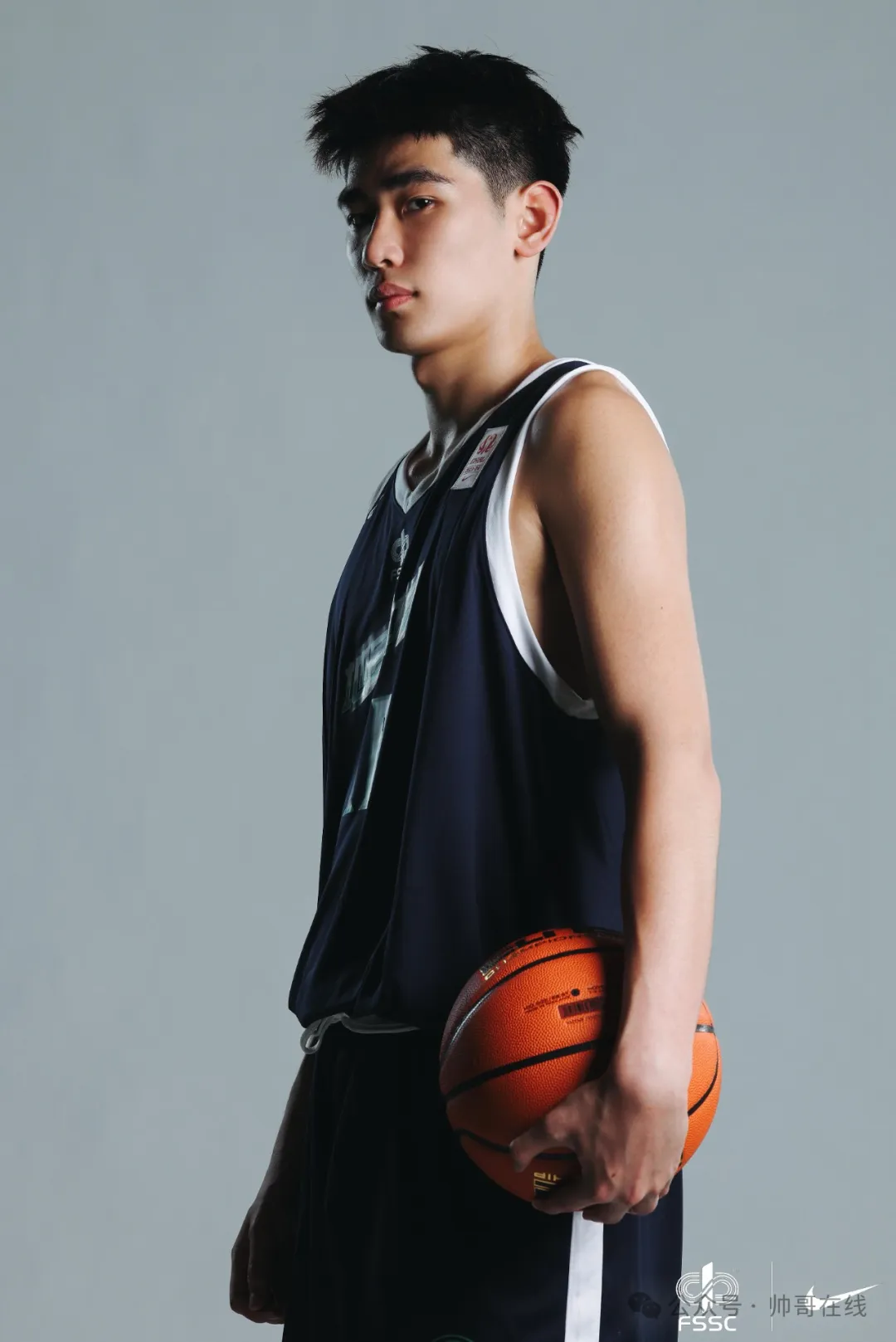 05 年 199CM 男大篮球体育生，运动员的颜值真不是吹的！