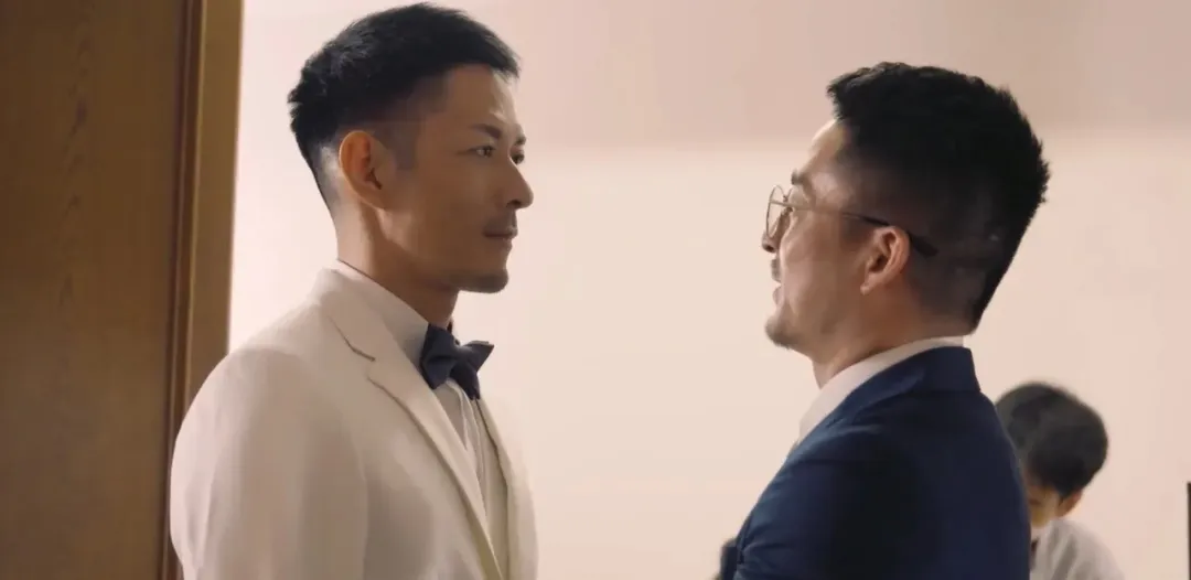 日本这枚正装男酒店见网友涉嫌偷窃他人财物，你看过他的吗