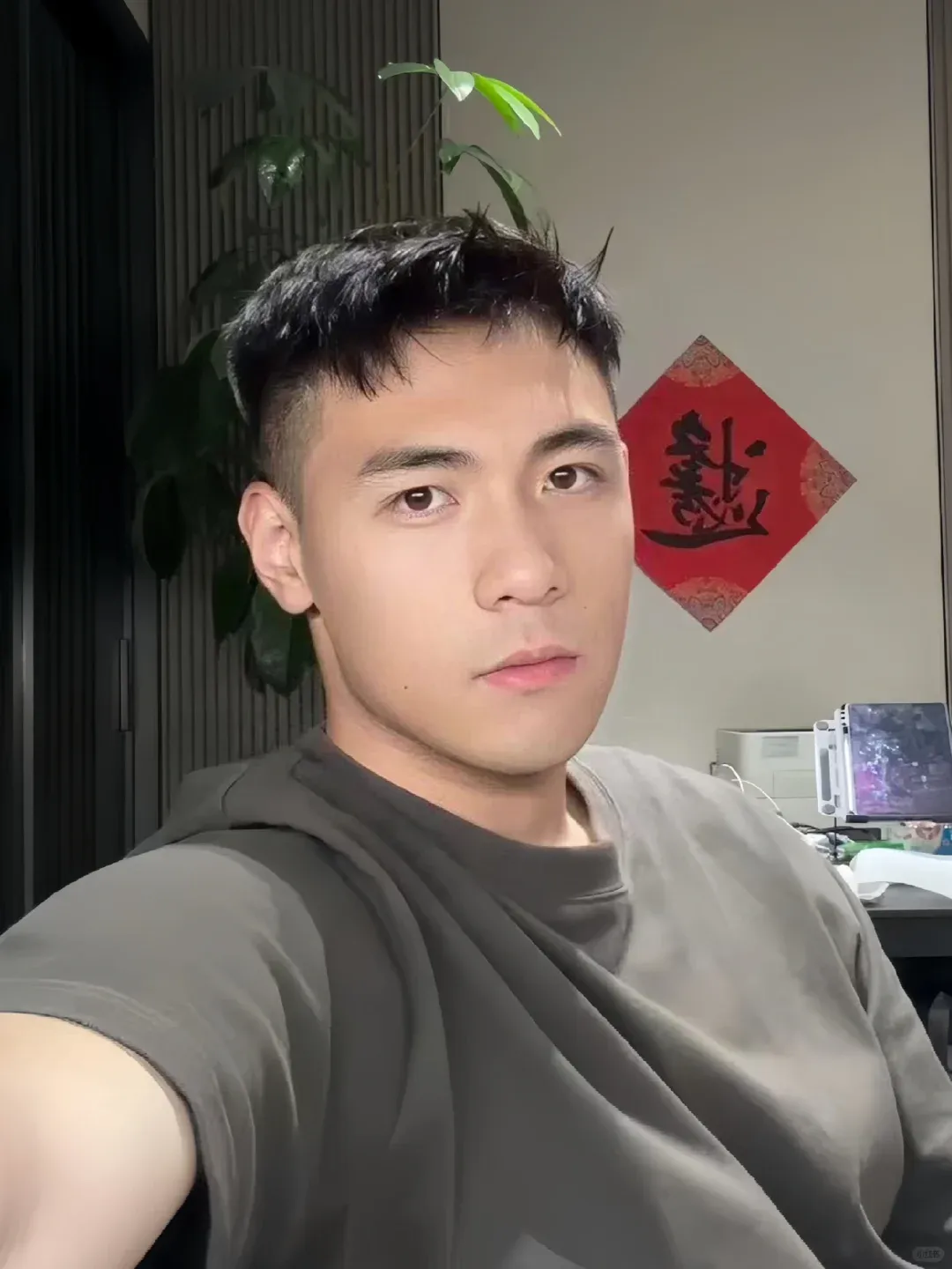 辽宁 190CM 寸头退役兵哥自拍，胸毛长得也太旺盛了！