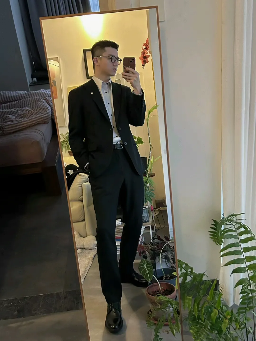爱穿正装的小哥哥脱啦，自带一种人夫感！