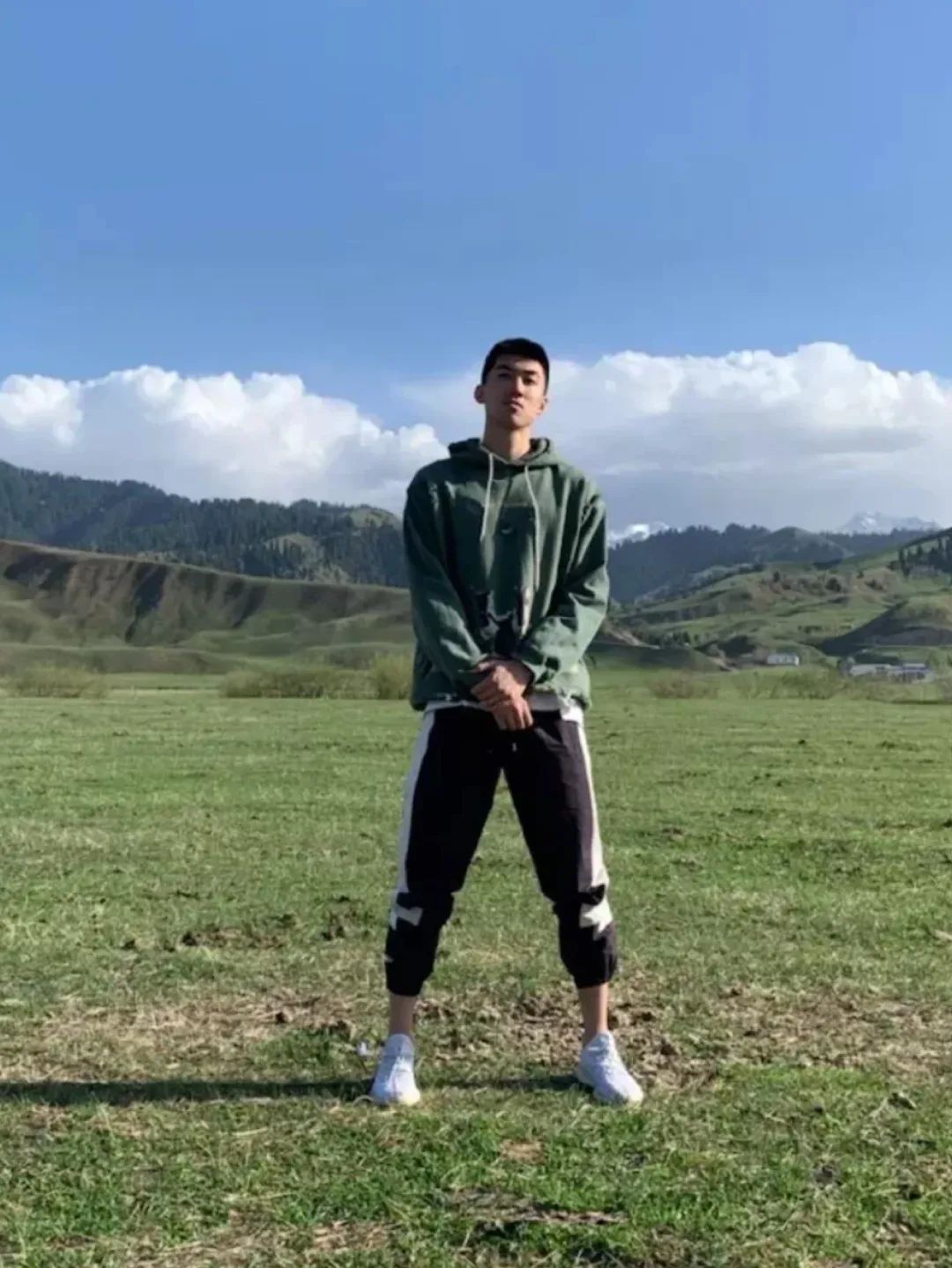 成群的 185CM 山东汉子夜爬山，大的让人流口水了！！