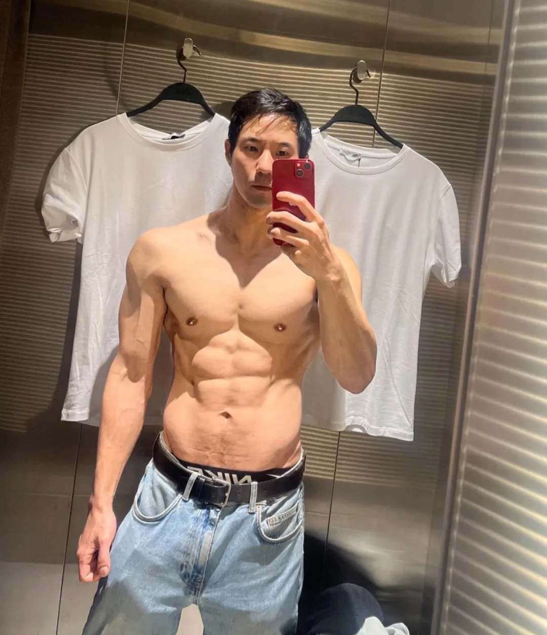 人夫感十足的肌肉型男为了生活脱了下海，有市场吗？
