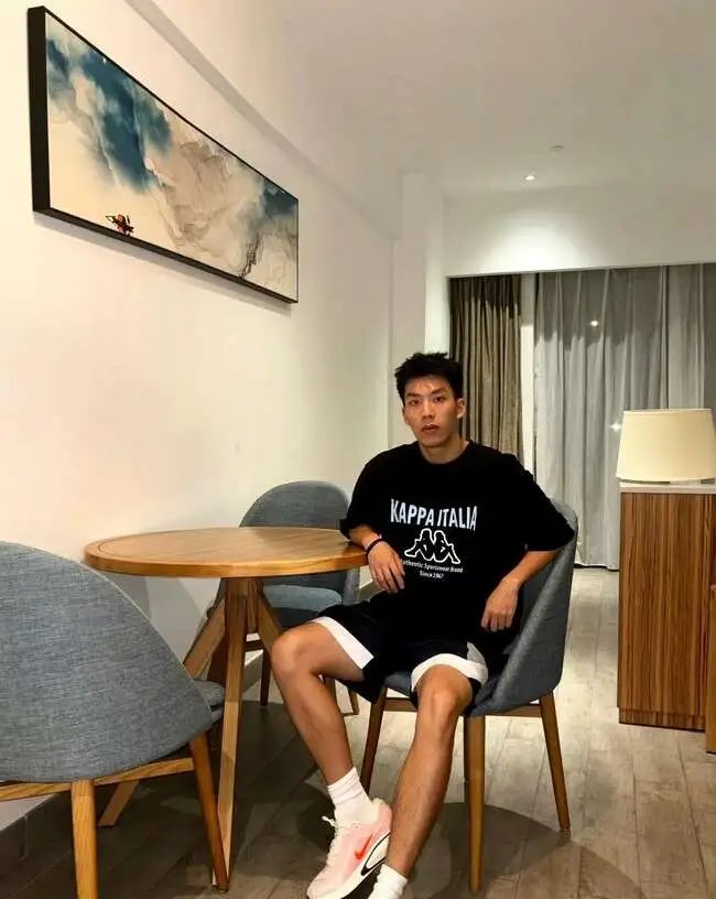 广州网红体育生博主，X 张力拉满了！