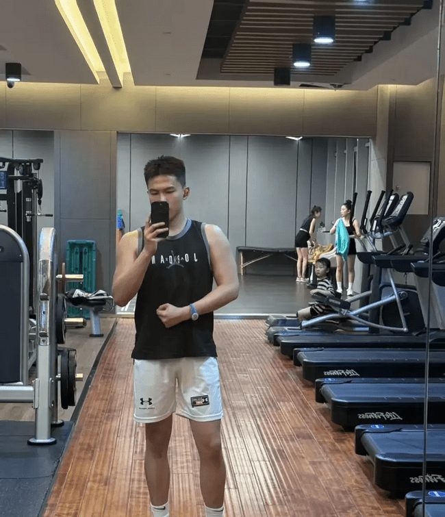 185cm 无美颜的黑皮体育生帅弟弟! 185cm 无美颜的黑皮体育生帅弟弟!