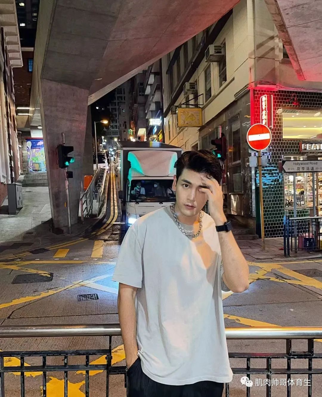 正装男朋友，气质这一块拿捏的稳稳的