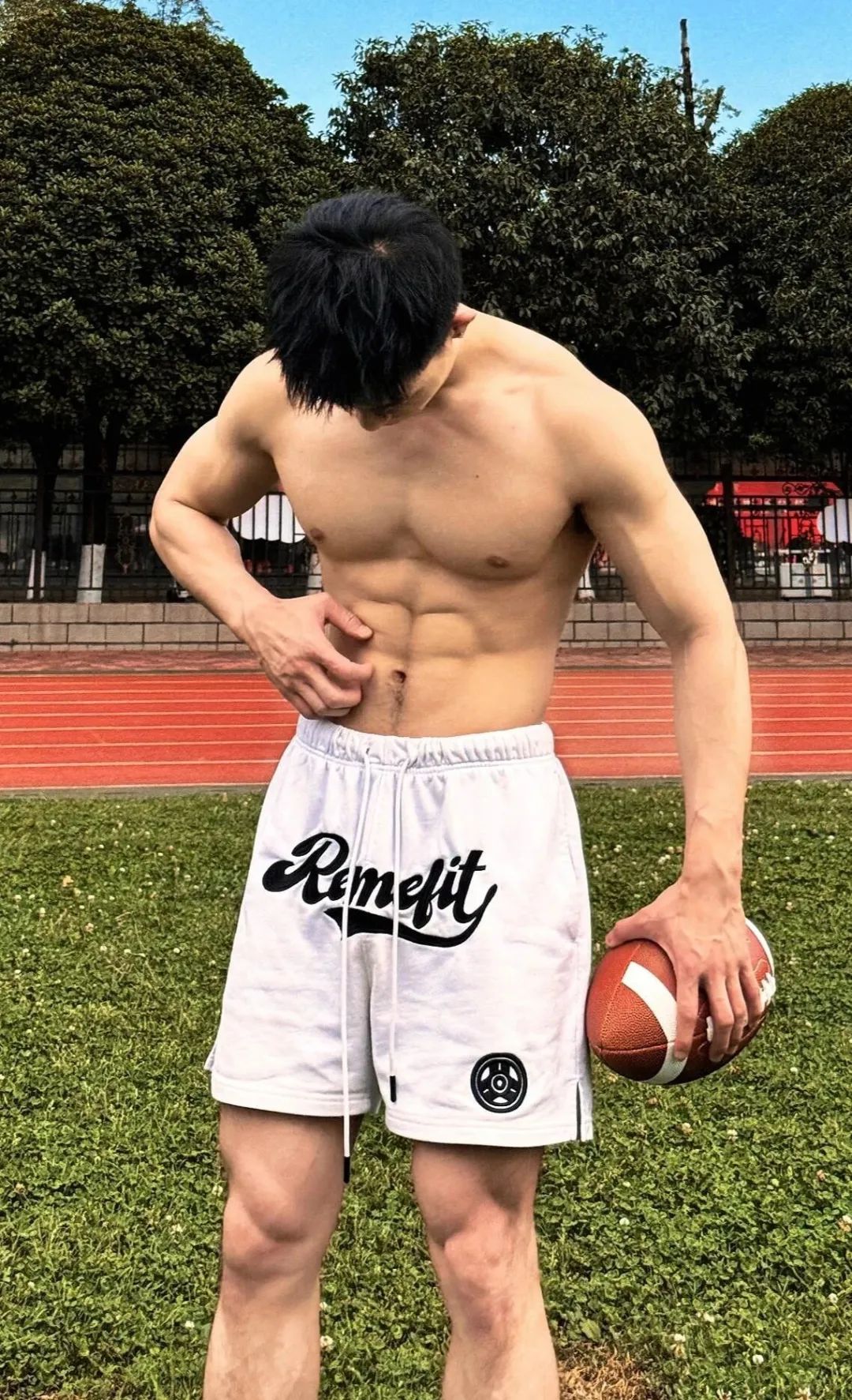 成都街头性感腹毛体育生，大肌男悬念拉满了！