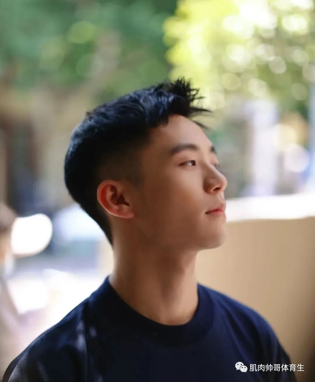 精致男孩又来啦，治愈系笑容太迷人