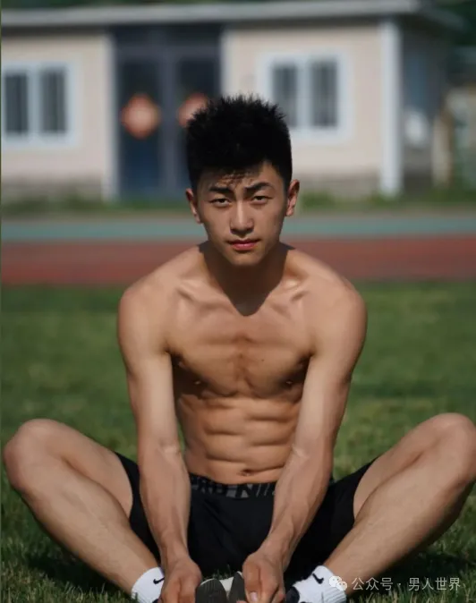 弟弟也太上头！男高体育生，薄肌鲜肉男