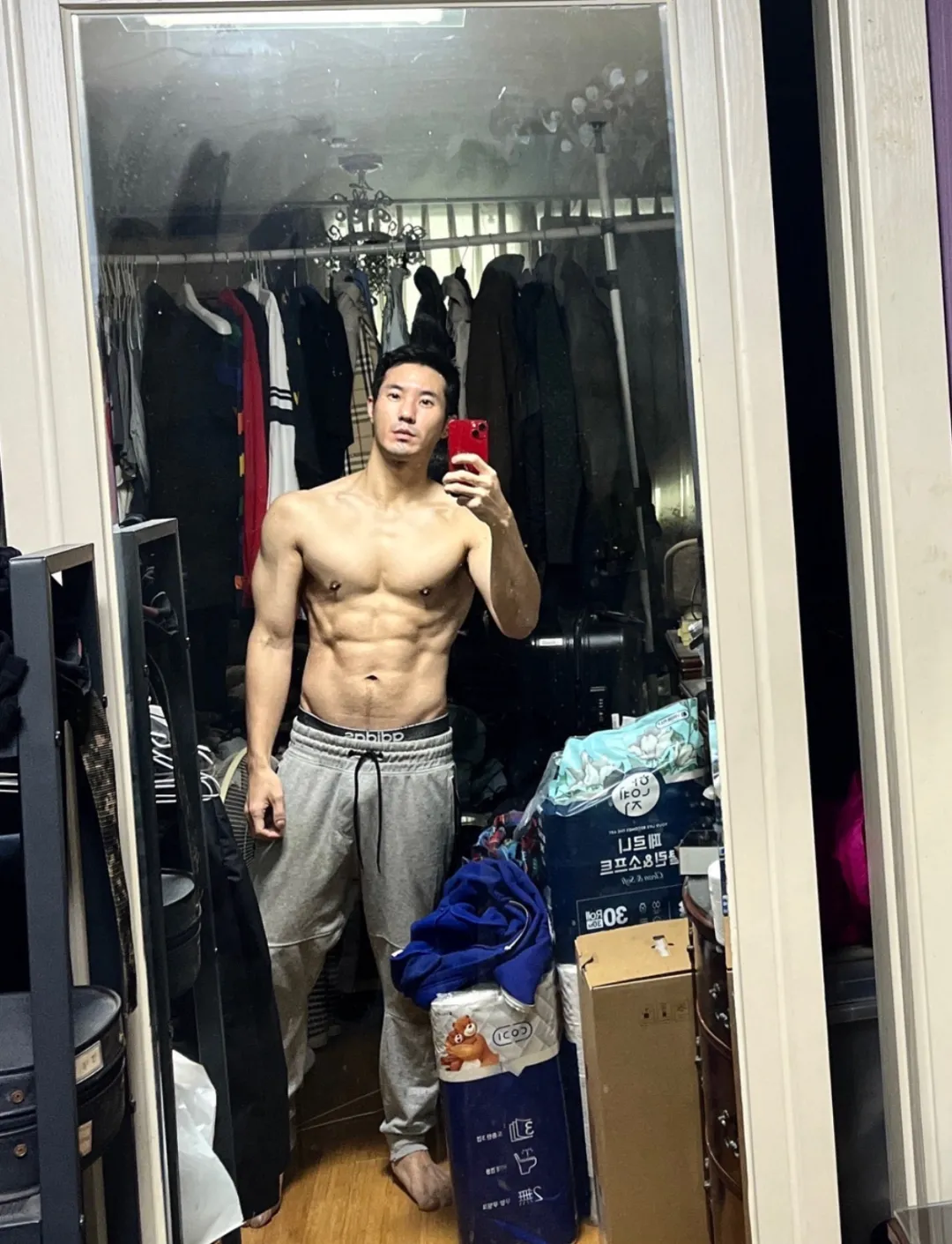 人夫感十足的肌肉型男为了生活脱了下海，有市场吗？