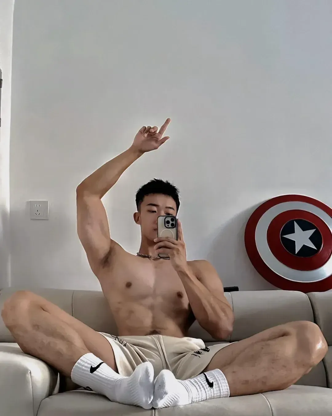 黑皮白袜体育生 1S，找听话的小狗伺候！