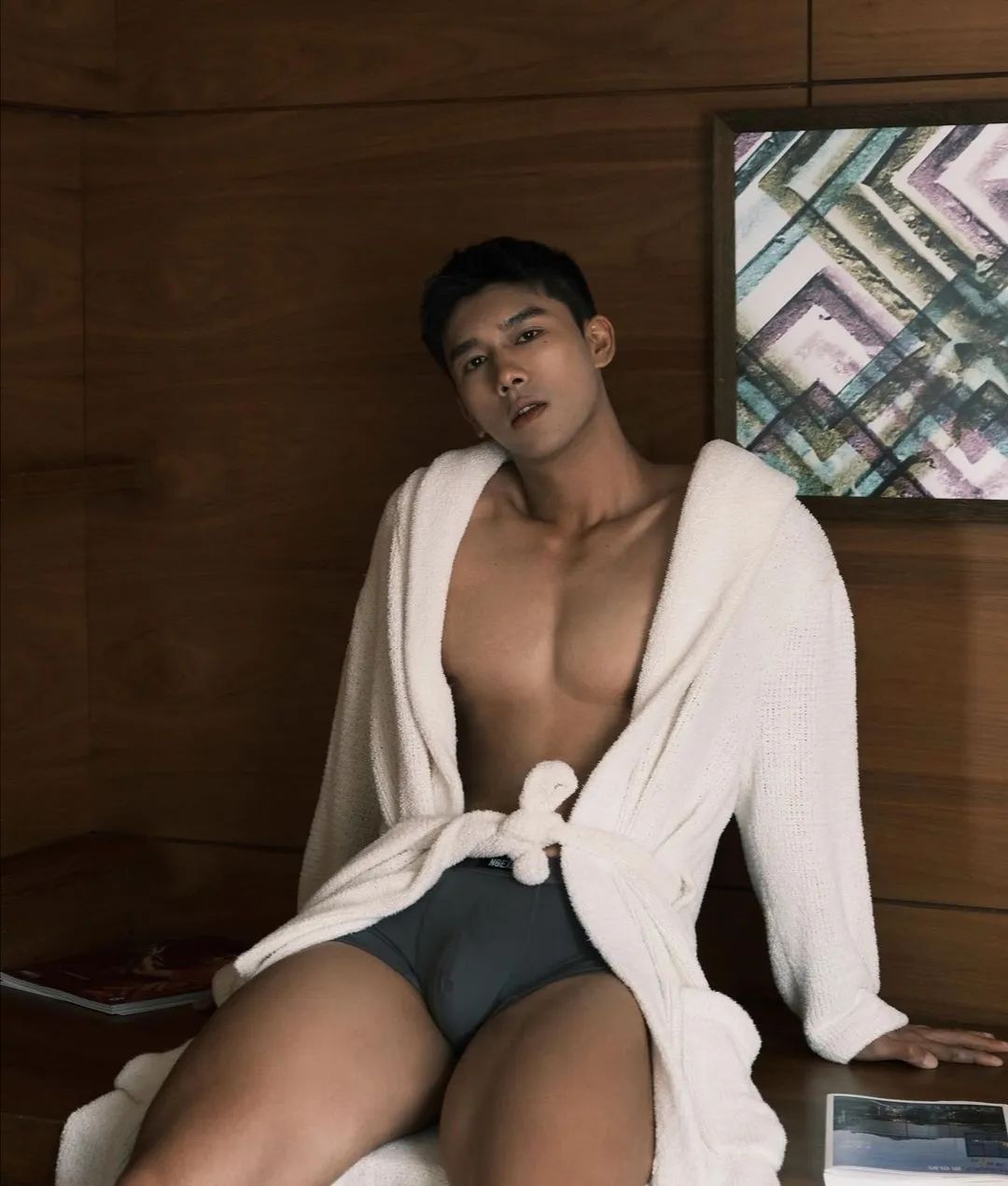 185cm 体育生在酒店自拍，完美尺度！