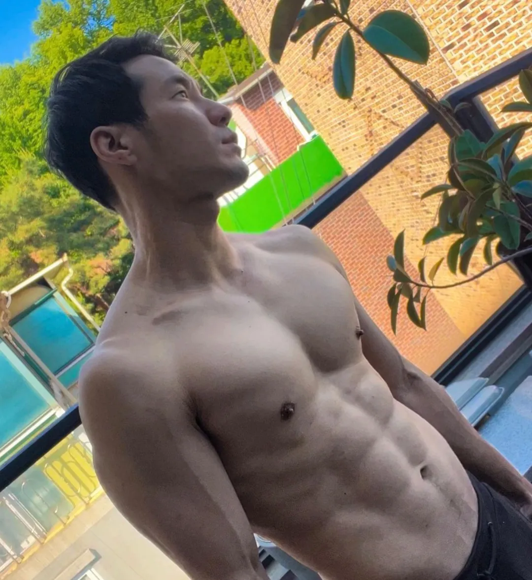 人夫感十足的肌肉型男为了生活脱了下海，有市场吗？