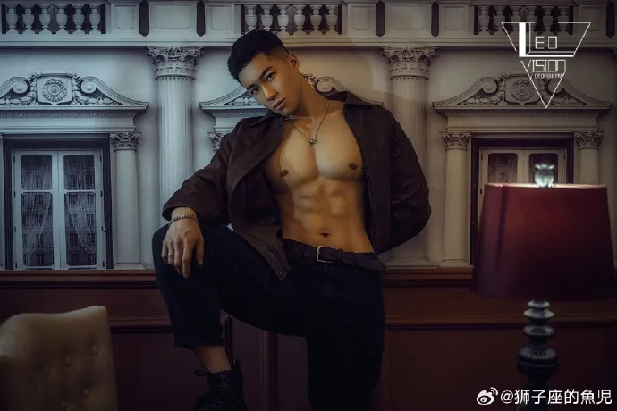 深藏不露的肌肉猛男！