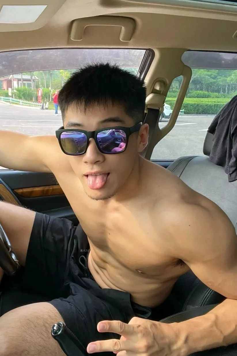 【直男日记】185CM 的足球湿身照，是你新老公吗？