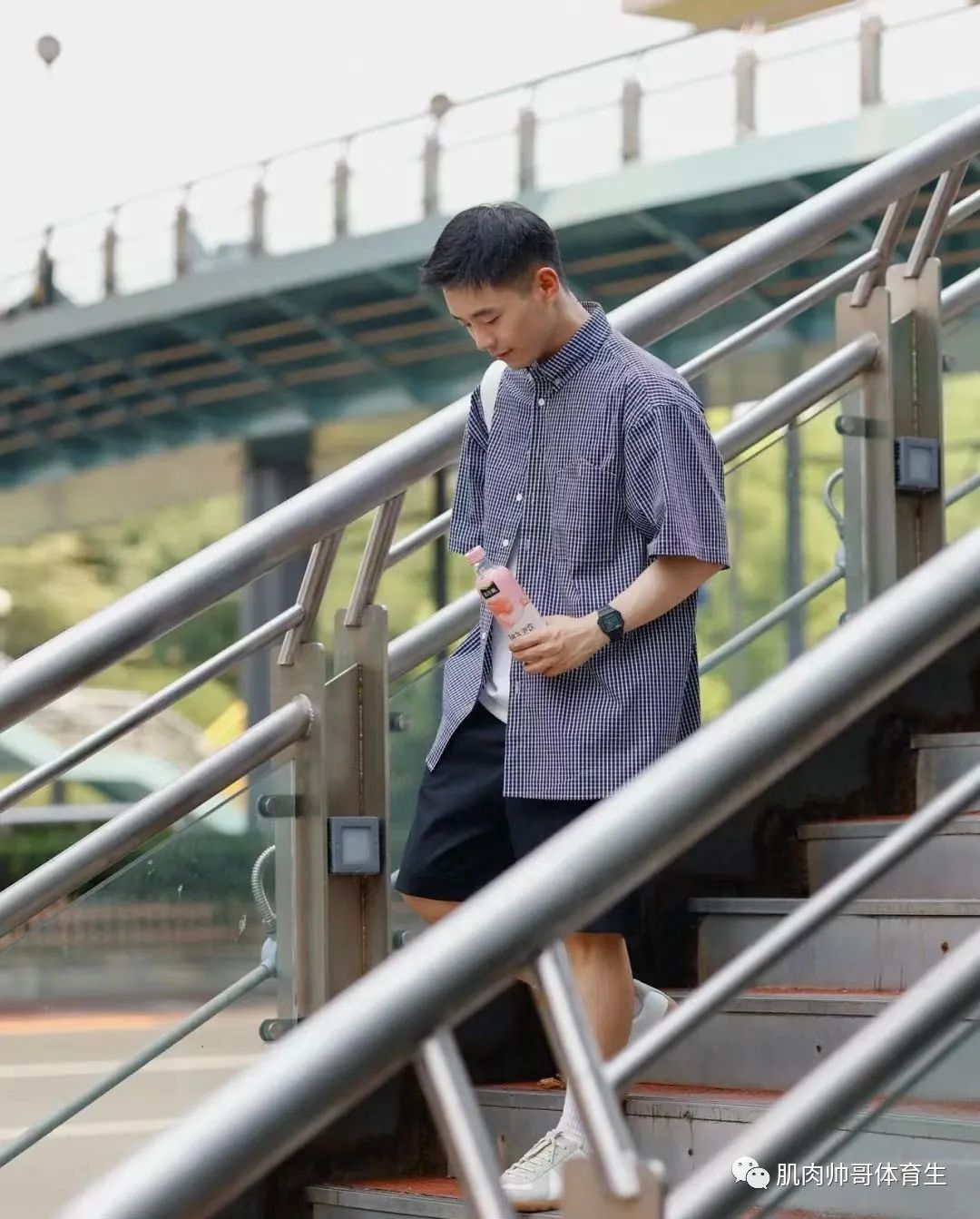 精致男孩又来啦，治愈系笑容太迷人