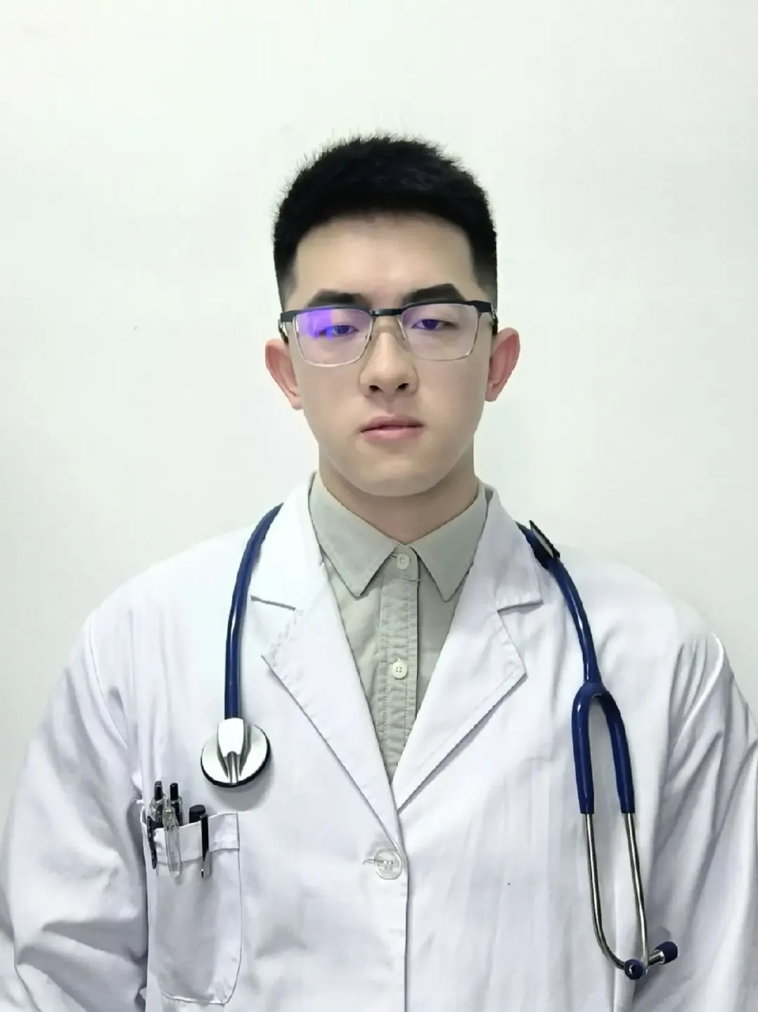 医学生大弟弟穿正装帅炸！
