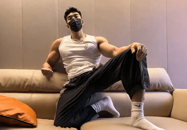 185cm 粗壮麒麟臂老攻，把你抱起来！