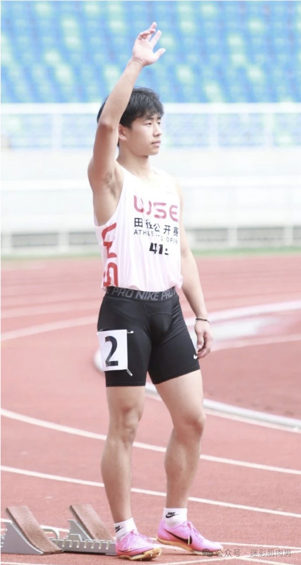 田径公开赛上穿紧身裤的男大体育生，耐力太强啦！