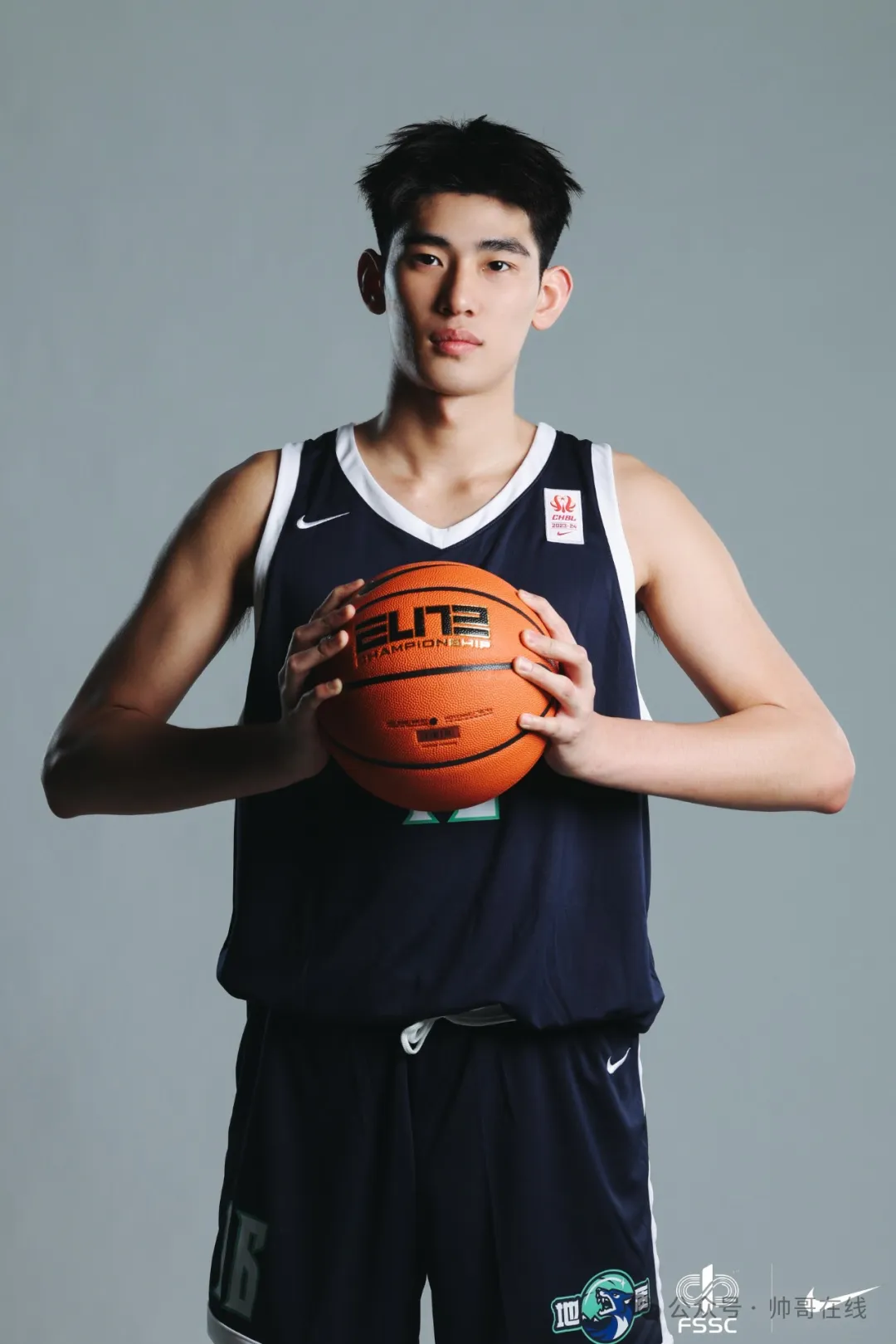 05 年 199CM 男大篮球体育生，运动员的颜值真不是吹的！