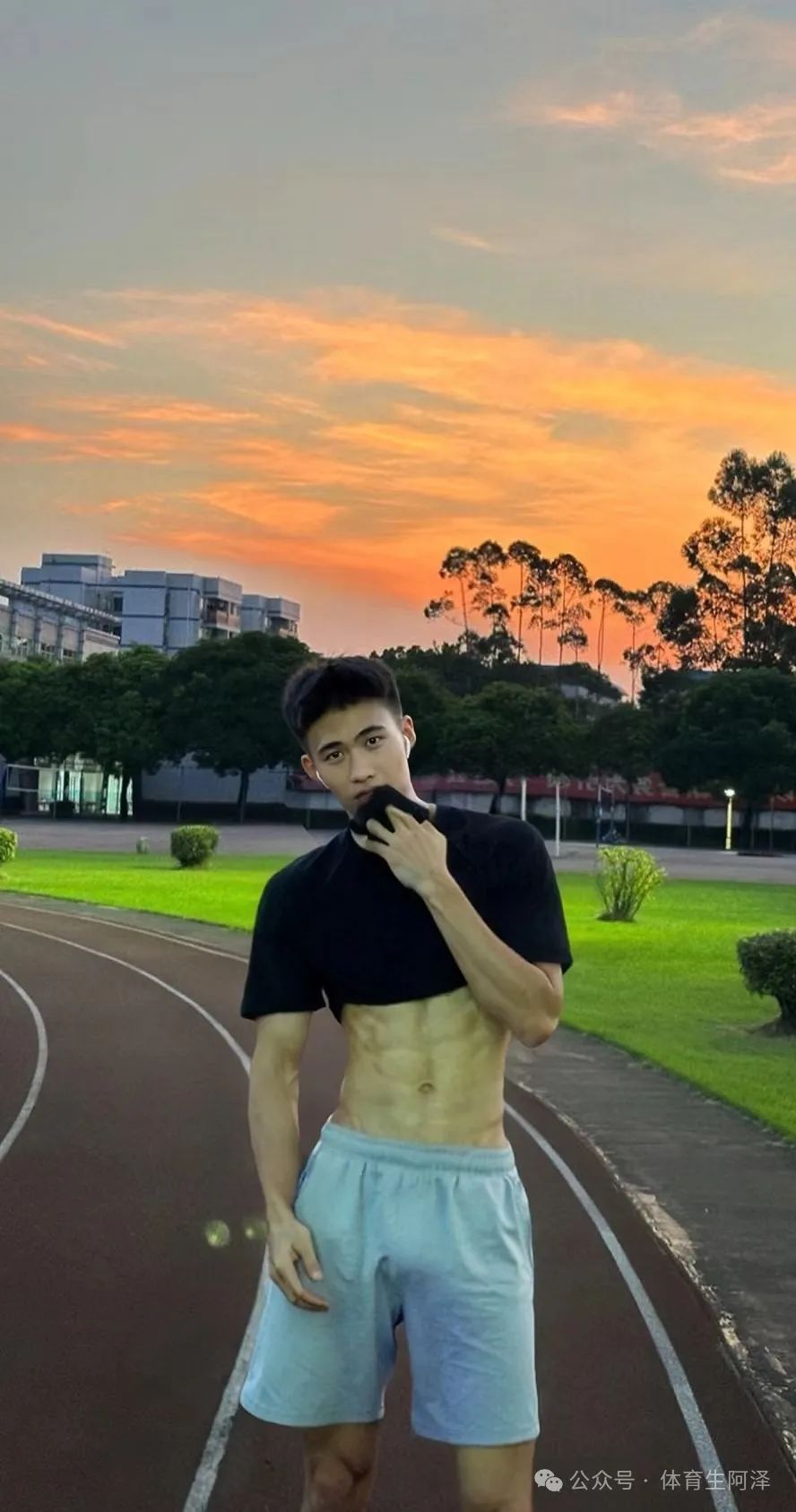 黑皮体育生当警察是种什么体验，哇塞别太帅....