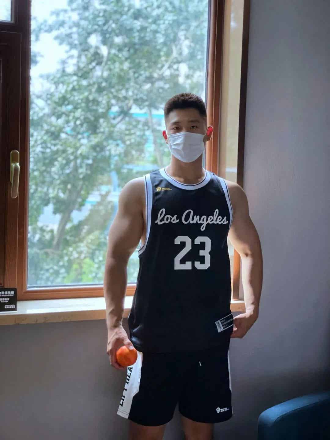 成群的 185CM 山东汉子夜爬山，大的让人流口水了！！