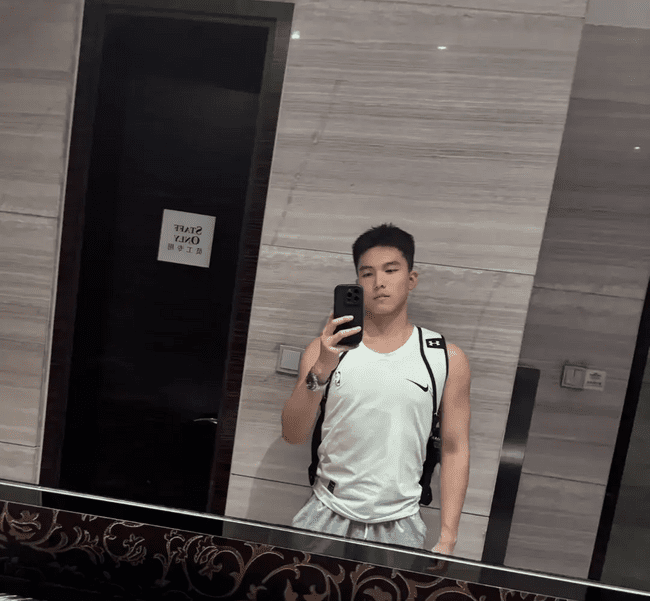 185cm 无美颜的黑皮体育生帅弟弟！