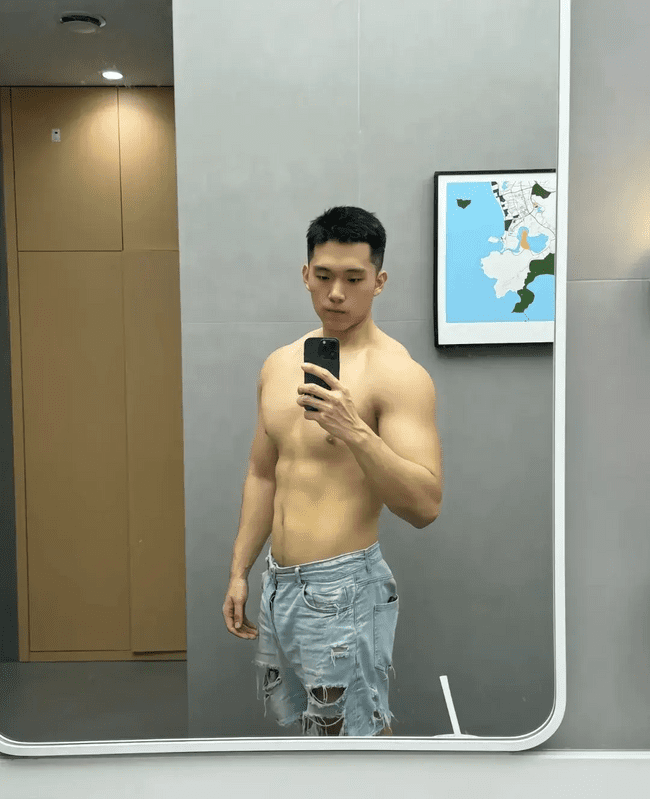 寸头阳刚爷们大胸肌帅气体育生! 寸头阳刚爷们大胸肌帅气体育生!