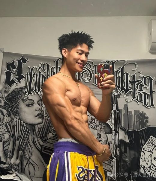 腹肌黑皮小哥，也太大了吧!