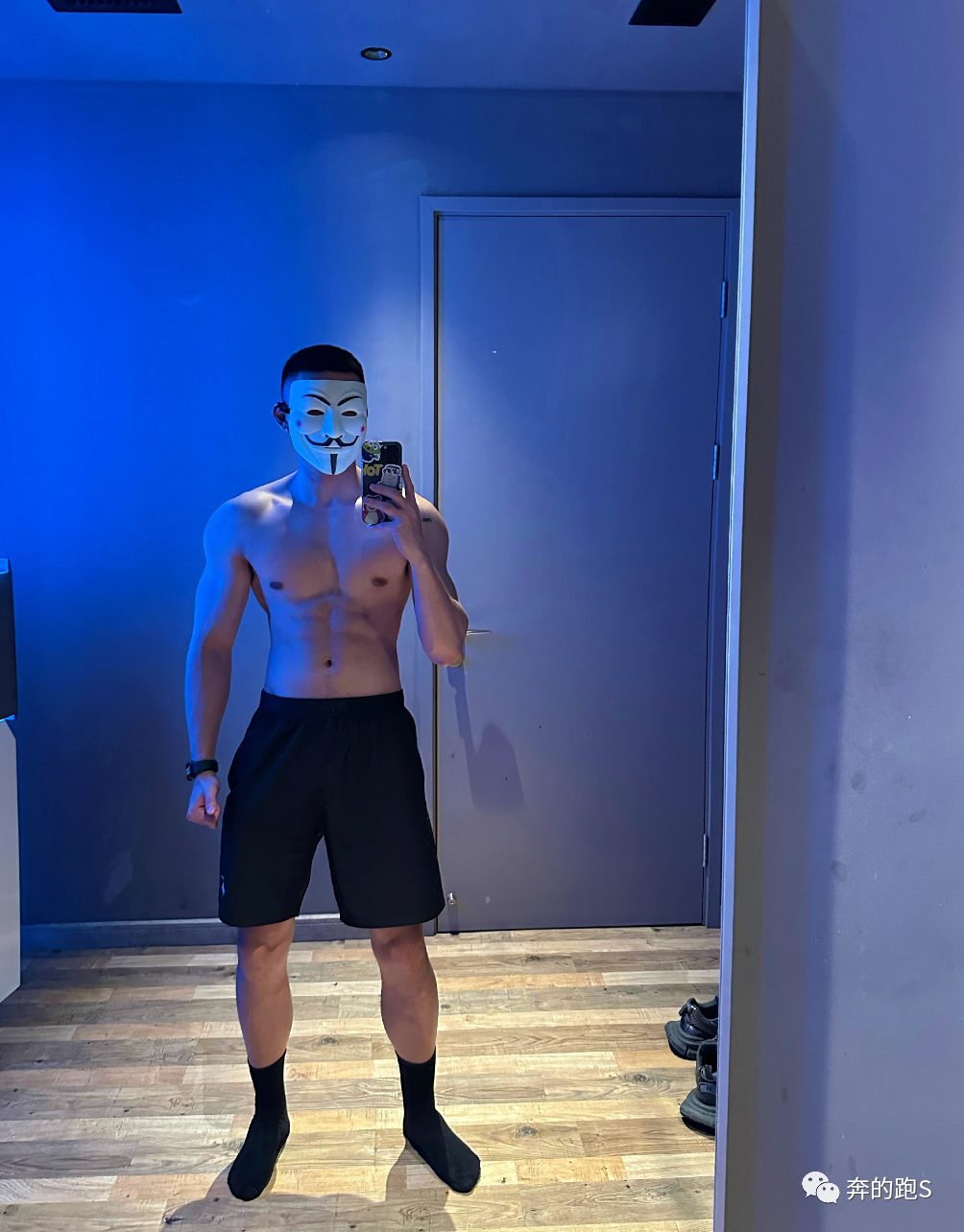 183cm 寸头黑皮体育生私照，网友：X 张力拉满了！