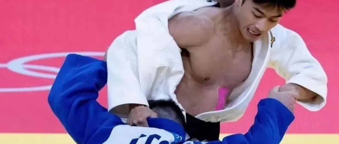  天啦，汪顺被一男子摸了大胸肌！！