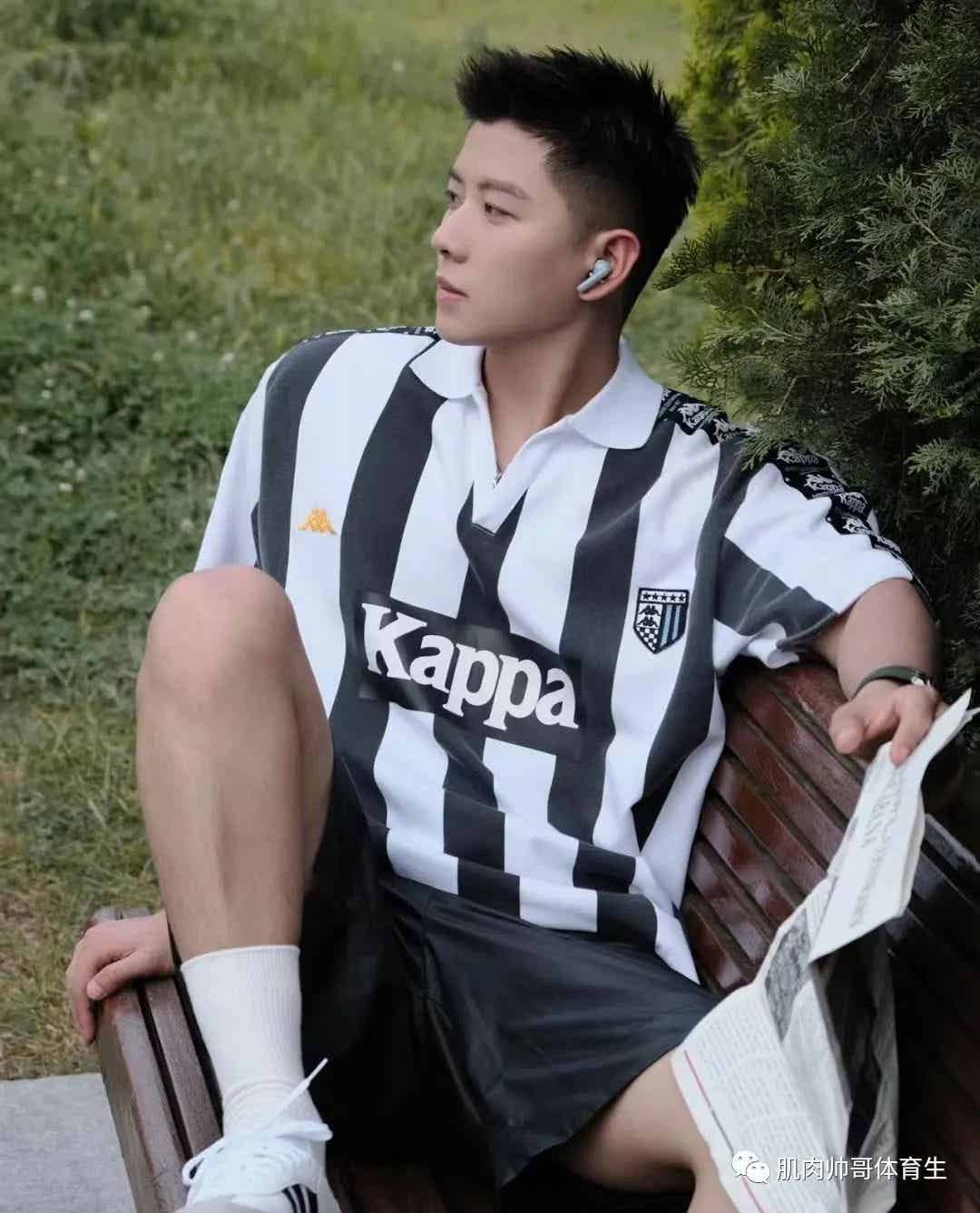 和小哥哥出去玩吗？美是真的美，晒是真的晒