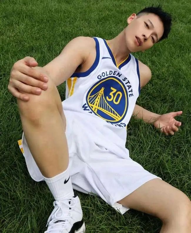 S 零玩弄他的西装硬控能挺住几秒？