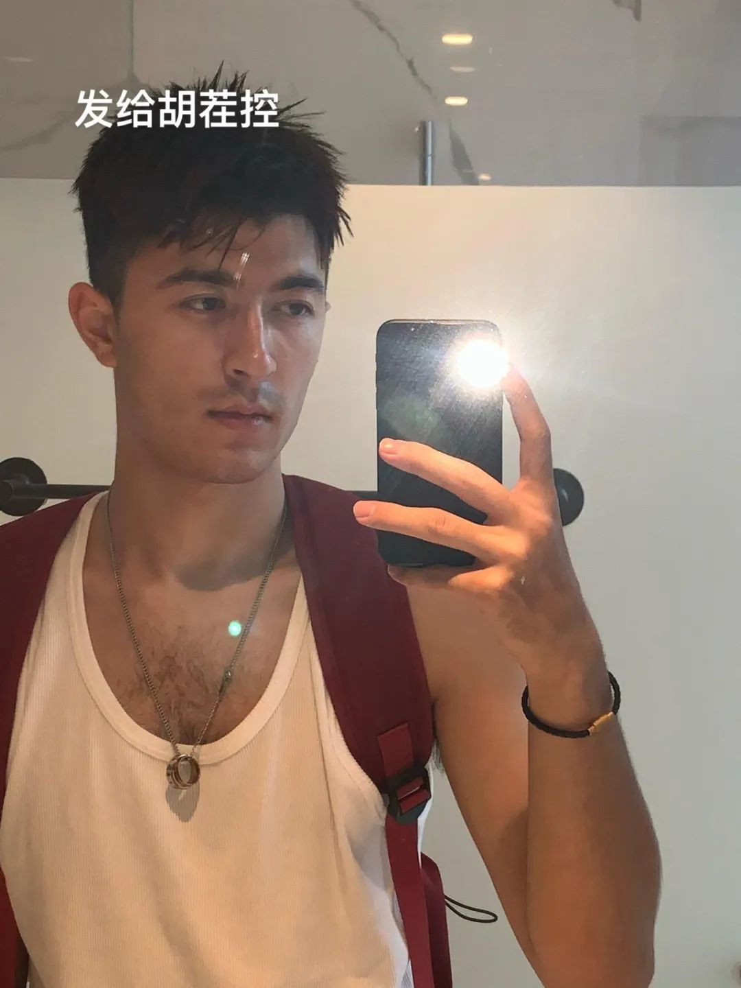  新疆运动男更衣室私密照流出，这大盘鸡真大呀~！