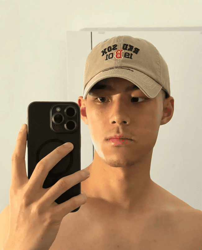 178cm 丹凤眼俊俏腹肌男友，味道很好闻！