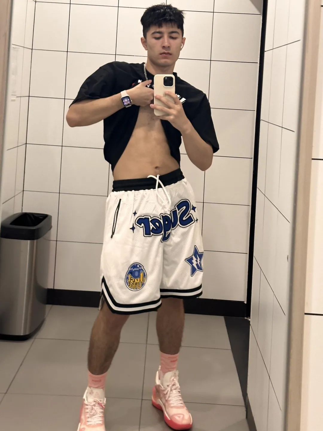  新疆运动男更衣室私密照流出，这大盘鸡真大呀~！