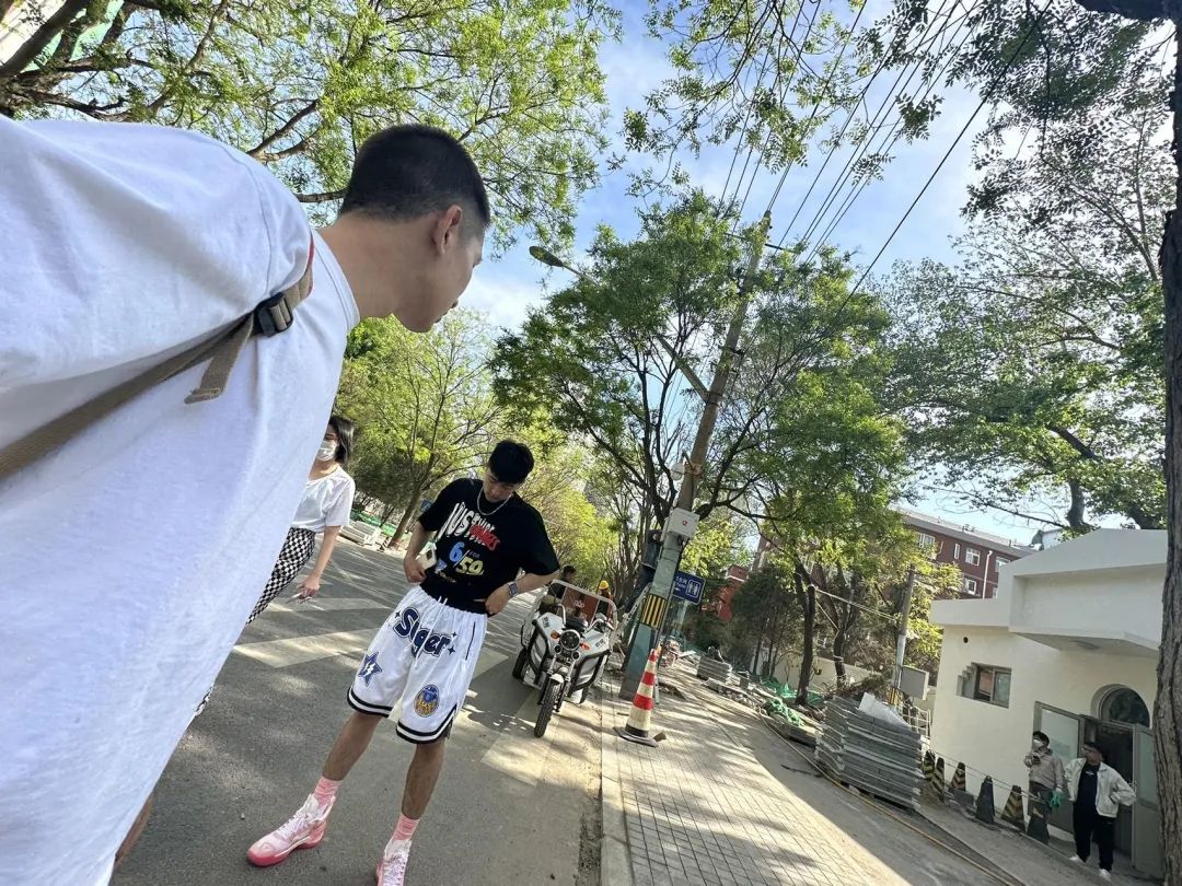  新疆运动男更衣室私密照流出，这大盘鸡真大呀~！