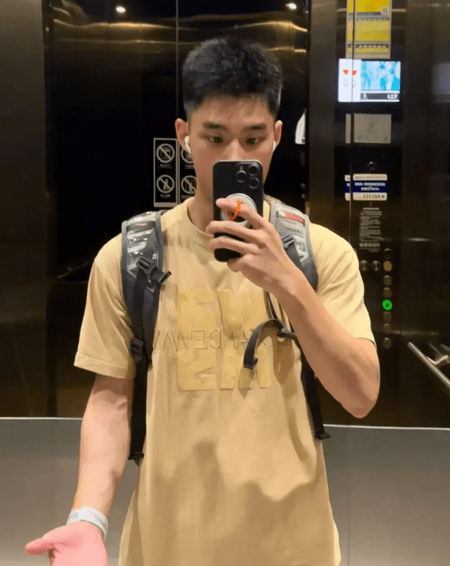 178cm 丹凤眼俊俏腹肌男友，味道很好闻！