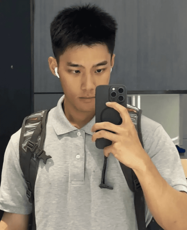 178cm 丹凤眼俊俏腹肌男友，味道很好闻！