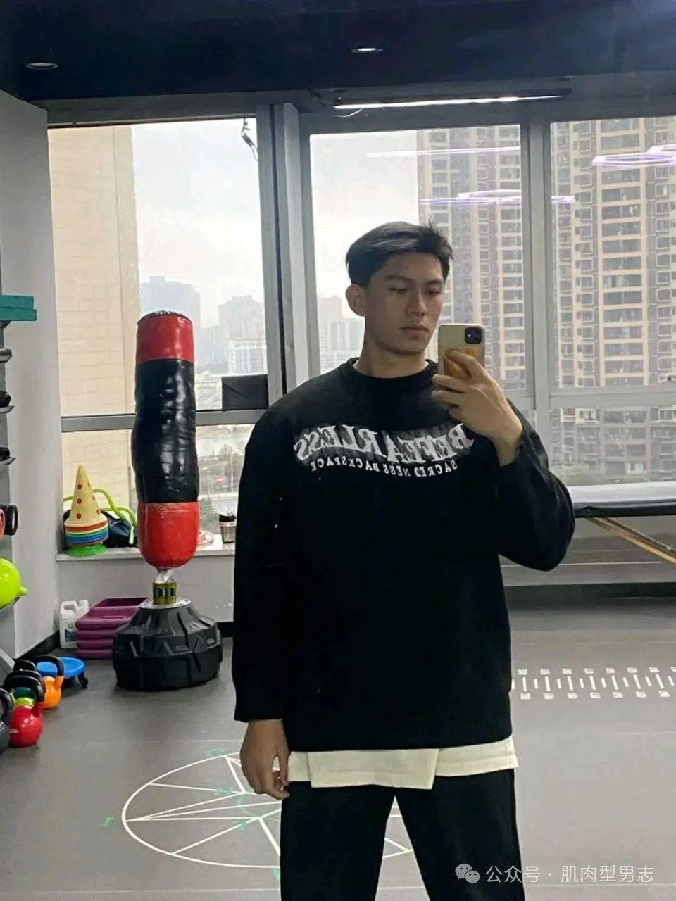 自律减脂中的健身教练