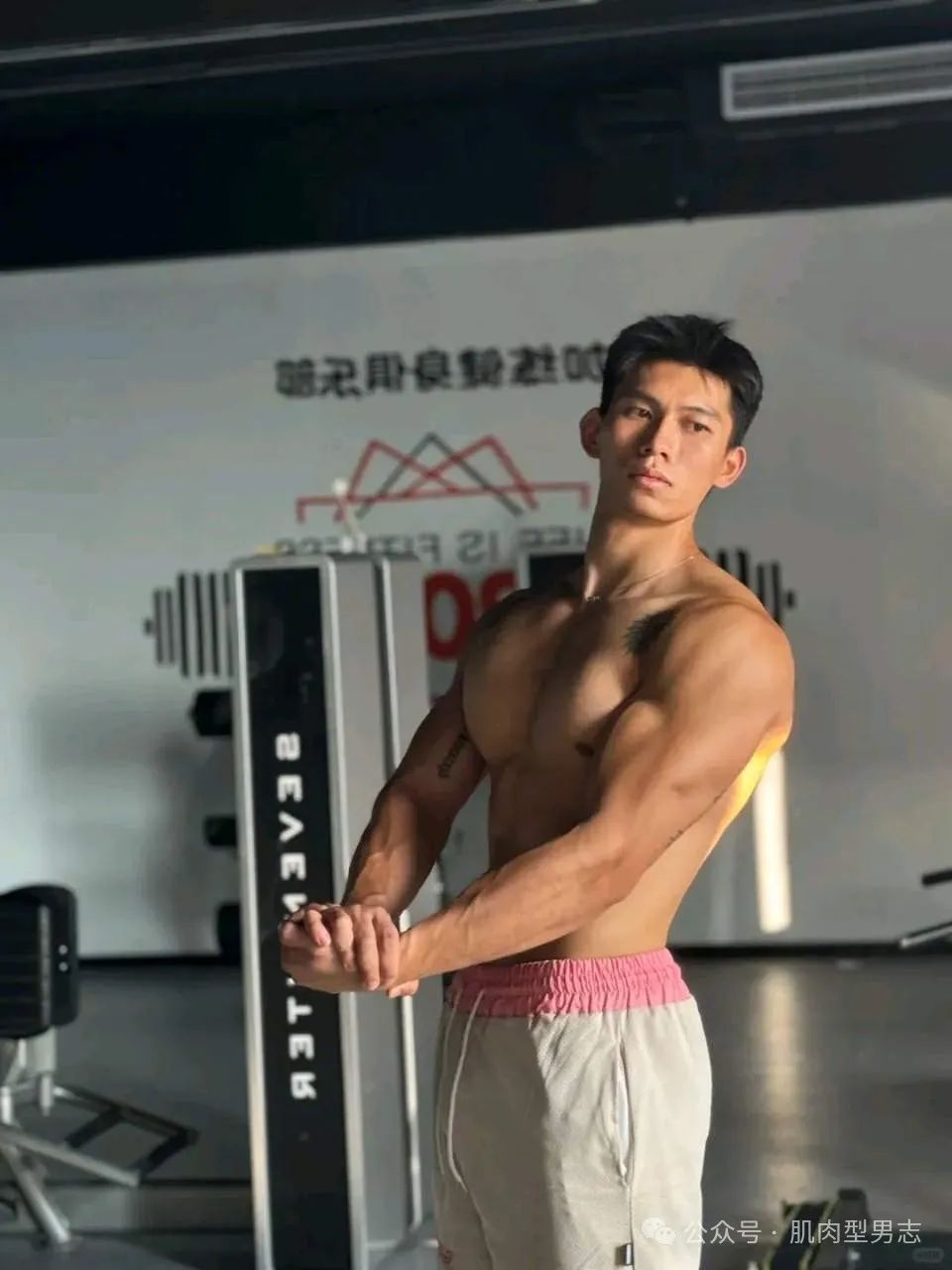 自律减脂中的健身教练