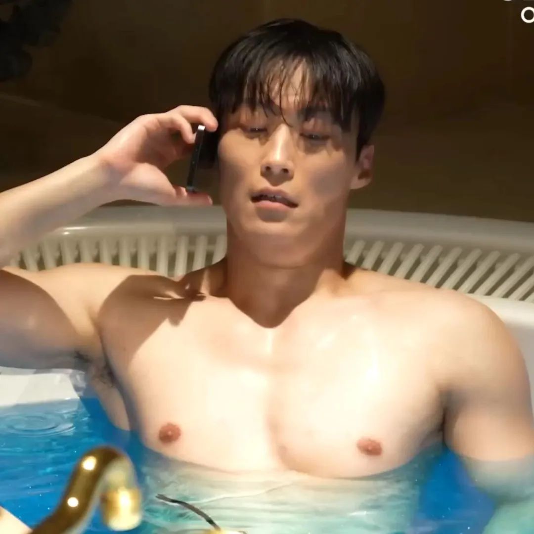帅我一脸！韩国男演员泡澡贴脸开大！！